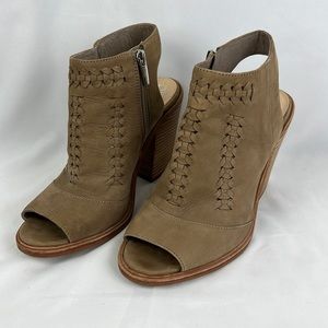 Vince Camuto 8.5 Katri woven leather bootie in Smokeshow color with a block heel